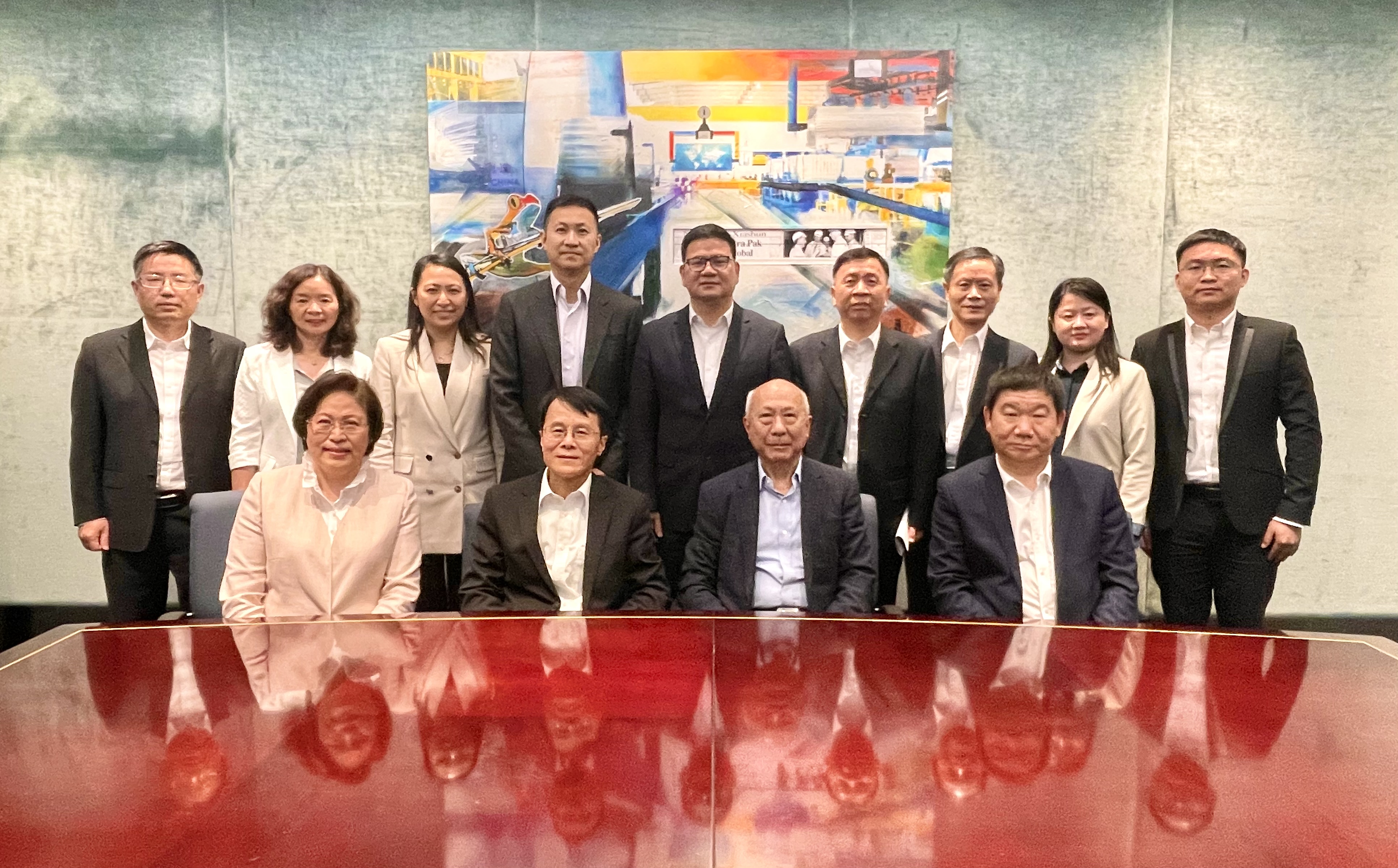 陈董等与黄晓舟副市长合影.jpg